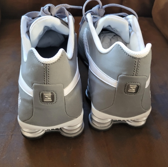 Nike Shox deliver size 10 brand new in box - Picture 3 of 7